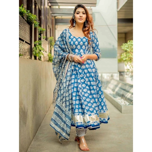 Women Kurta Set - M