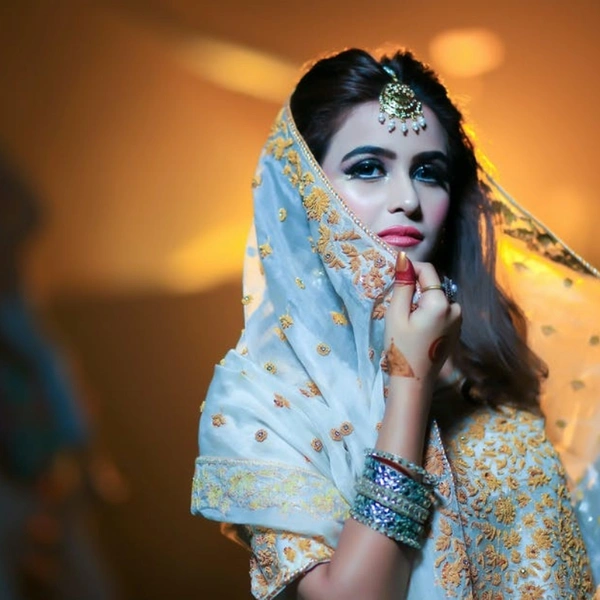Our traditional fashion is pure. ..