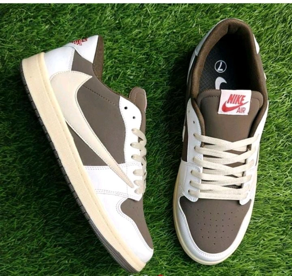 Travis Scott "Reverse Mocha" - Uk 9