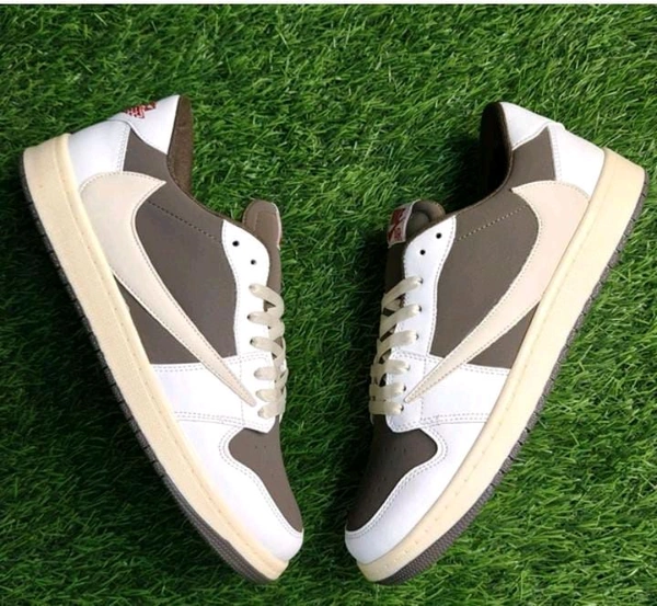 Travis Scott "Reverse Mocha" - Uk 9