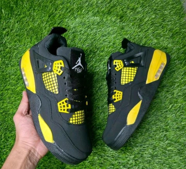 Retro 4 "Yellow Thundee" - Uk 10