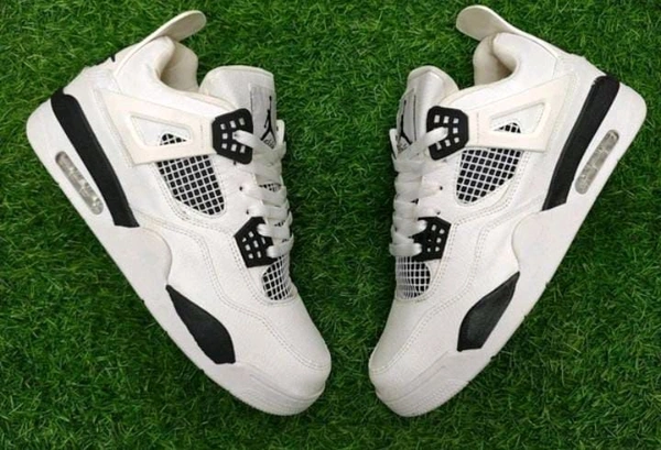 Retro 4 " Military Black" - Uk9