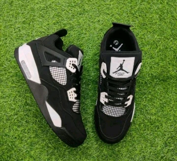 Retro 4 "Black White" - Uk 9