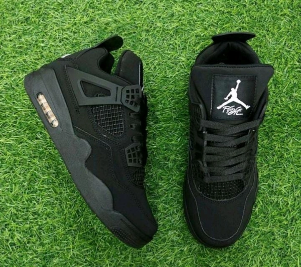 Retro 4 "Black Cat" - Uk 9