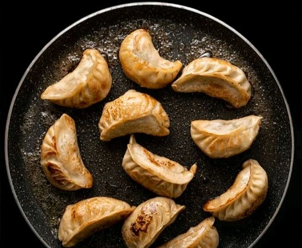 Veg Pan Fried Momo (8 Pieces) - Darjeeling Momo Stall