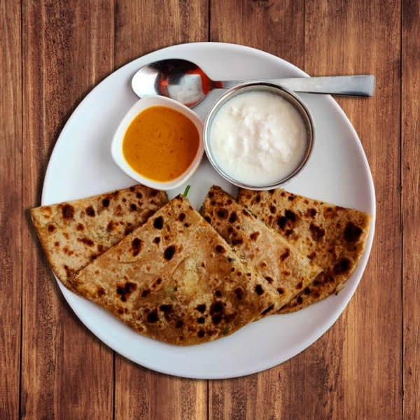 Aloo Paratha With Curd - Daddy's Cafe, With Extra Curd