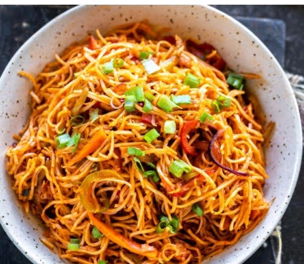 Veg Schezwan Noodles  - Daddy's Cafe