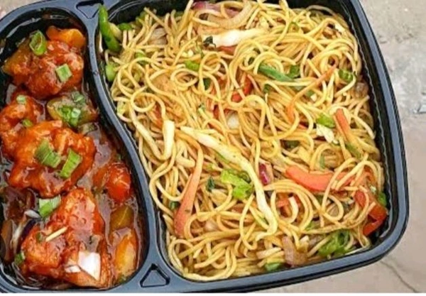 Combo Noodles With Chilli Paneer  - Daddy's Cafe