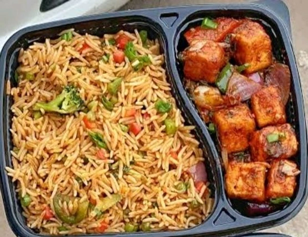 Combo Rice With Chilli Paneer  - Daddy's Cafe