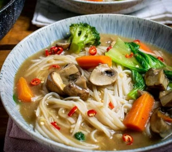 Veg Gravy Noodles  - Chhuti Restaurant