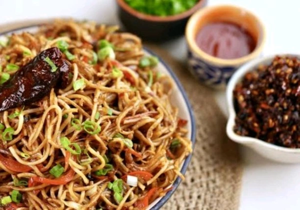 Chilli Garlic Veg Noodle - Bagicha Restaurant