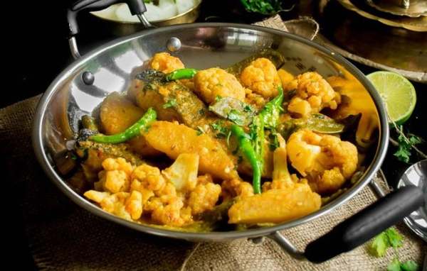 Alu Fulkopi - আলু ফুলকপি  - Bagicha Restaurant