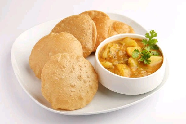 Puri sabji (4p) - Sainthia Momo Junction