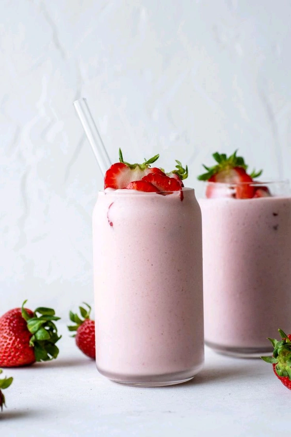 STRAWBERRY THICK SHAKE  - 300ml