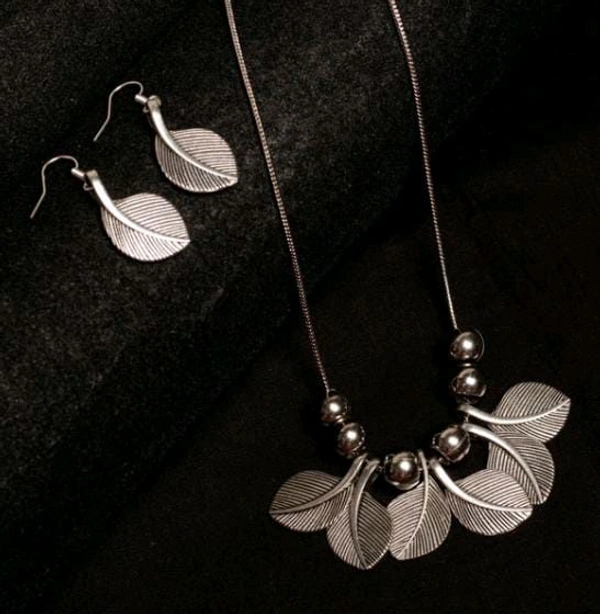 Cool Martini Necklace 💫🌟 - Gray, Free