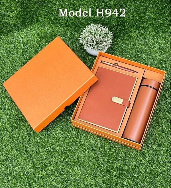 Caro 3 in 1 Giftset - Flask Bottle, Diary & Pen - A5 - 500ml, Red