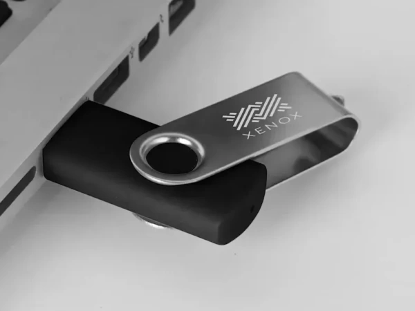 Caro Swivel USB Pendrive - 32GB, Black
