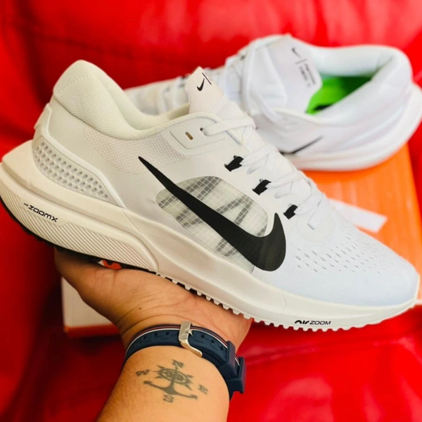 Nike Zoom Vomero - 45