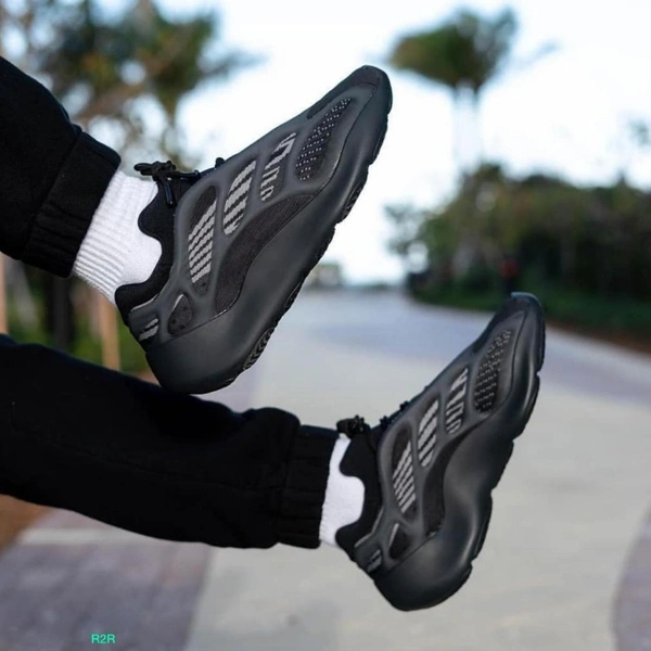 Adidas Yeezy Black 700 V3 Glow In Dark - 45
