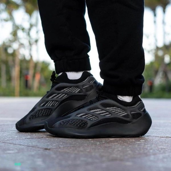 Adidas Yeezy Black 700 V3 Glow In Dark - 45