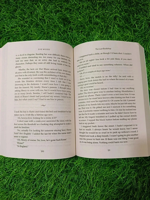 The Lost Bookshop by Evie Woods – Enchanting Romantic Mystery Novel Set in an Old English Bookshop