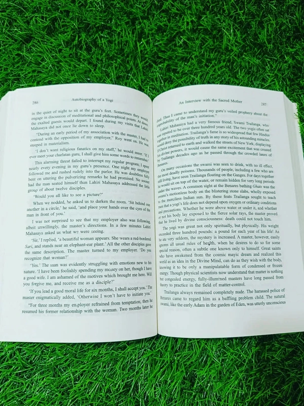 Autobiography of a Yogi by Sri Paramahansa Yogananda | Spiritual Classic, Indian Mysticism Book, Self-Realization Bestseller
