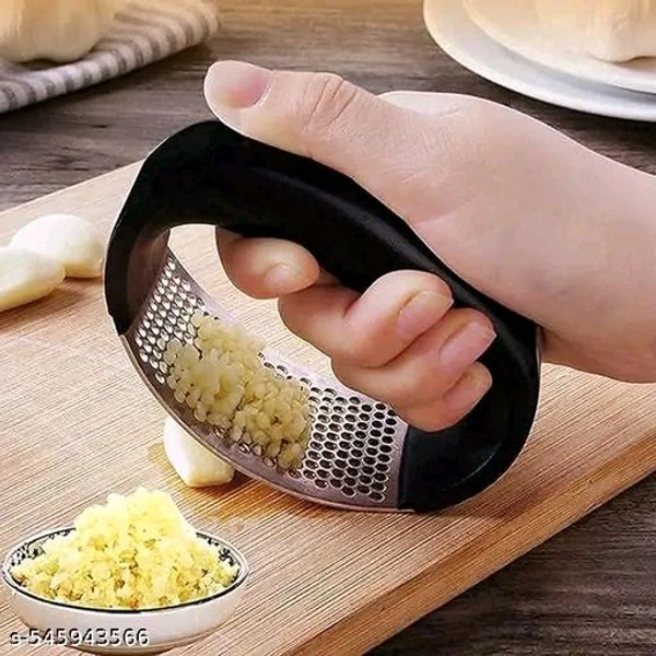 “Crush Garlic Instantly Without Smelly Hands – Chef's Favorite Tool!"