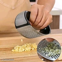 “Crush Garlic Instantly Without Smelly Hands – Chef's Favorite Tool!"