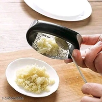 “Crush Garlic Instantly Without Smelly Hands – Chef's Favorite Tool!"