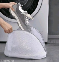 “Wash Your Shoes in the Machine Without Damage – Smart Laundry Hack!”