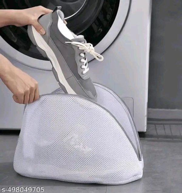 “Wash Your Shoes in the Machine Without Damage – Smart Laundry Hack!”