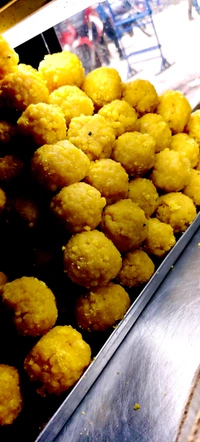  लाडू Ladoo (1kg) 140rs