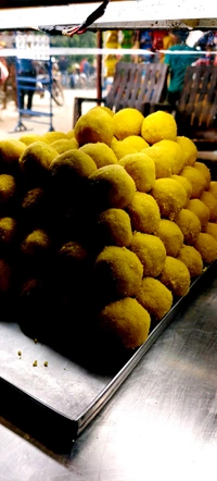 बेसन लाडू Besan Ladoo (1kg) 260rs 