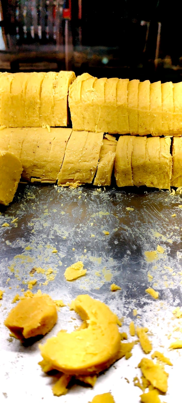 Soanpapadi Sweets Shop (1kg) 250rs