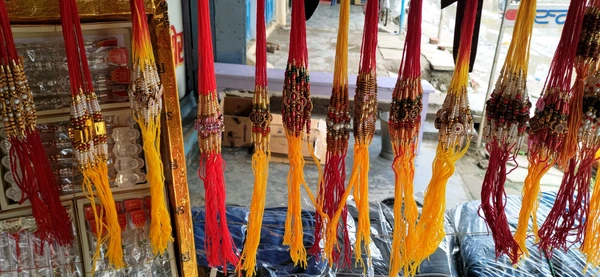 Khula Rakhiye 