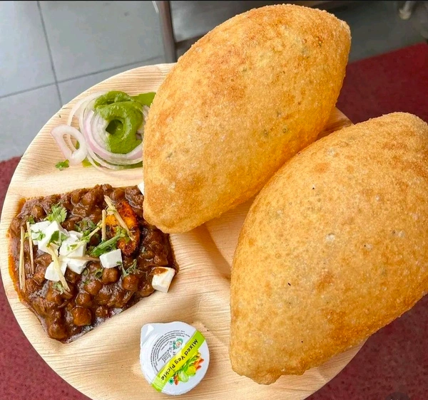 छोला भटूरा