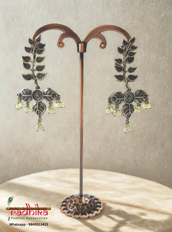 Leaf-shaped Dangler Layered With Multiple Delicate Leaf Motifs.