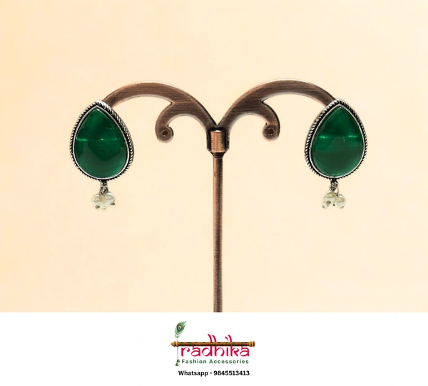 Lightweight pan-shaped studs for everyday elegance