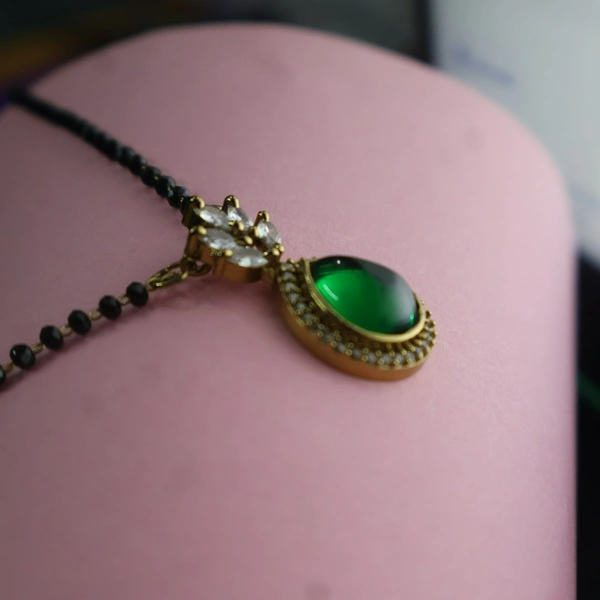 Emerald Radiance: Luxe Mangalsutra Pendant