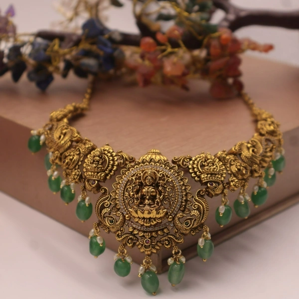 NAKSHI NECKSETT