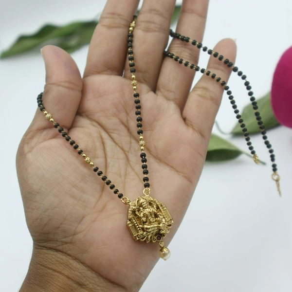 TEMPLE STRYLE BLACK BEED NECKLACE