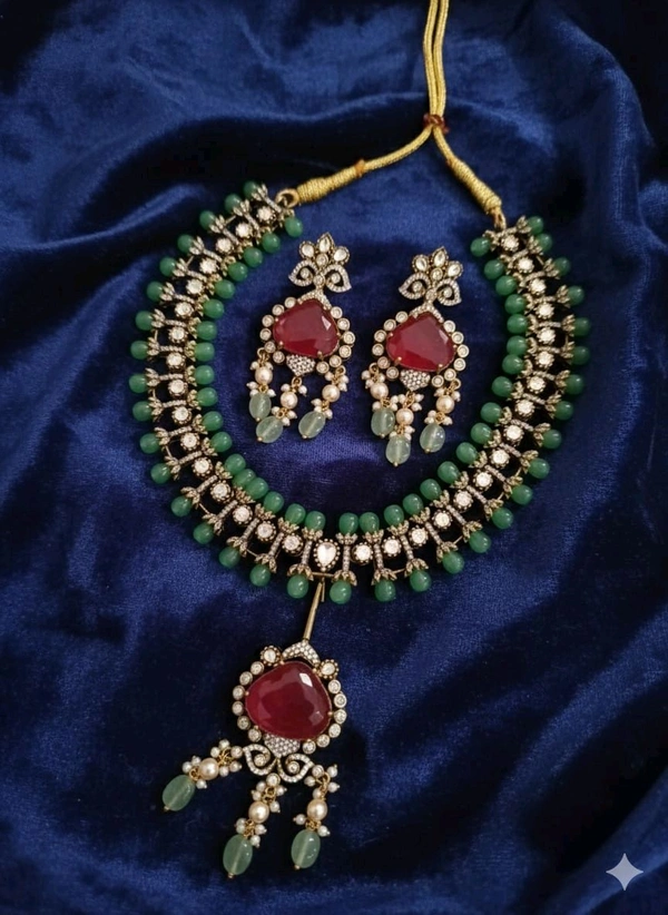 Catlog Desiner Neckset 