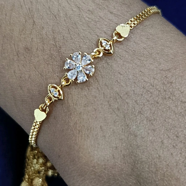 White Flower Bracelet 🤍