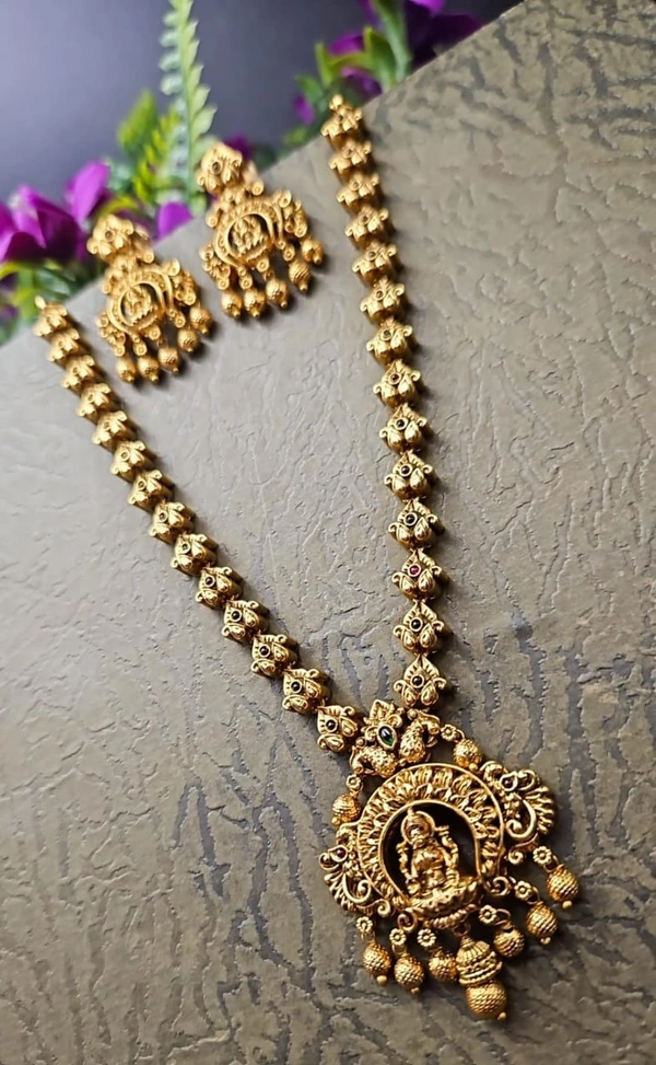 nakshi laxmi neck set
