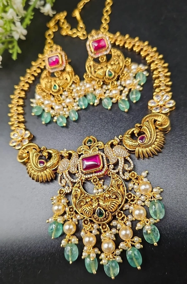 antique neck set