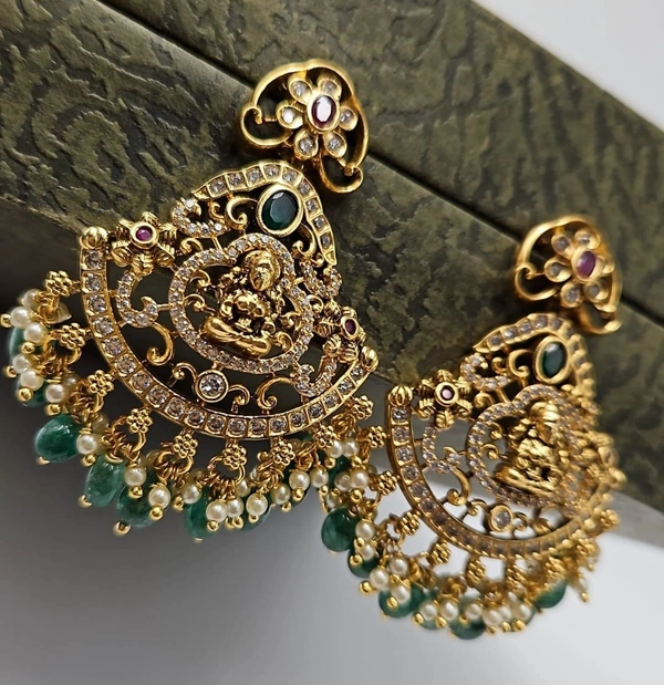 two lines lakshmi neck set