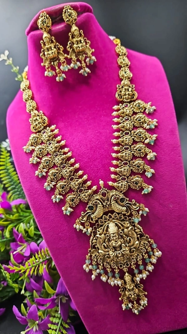 beautiful nakshi neck set