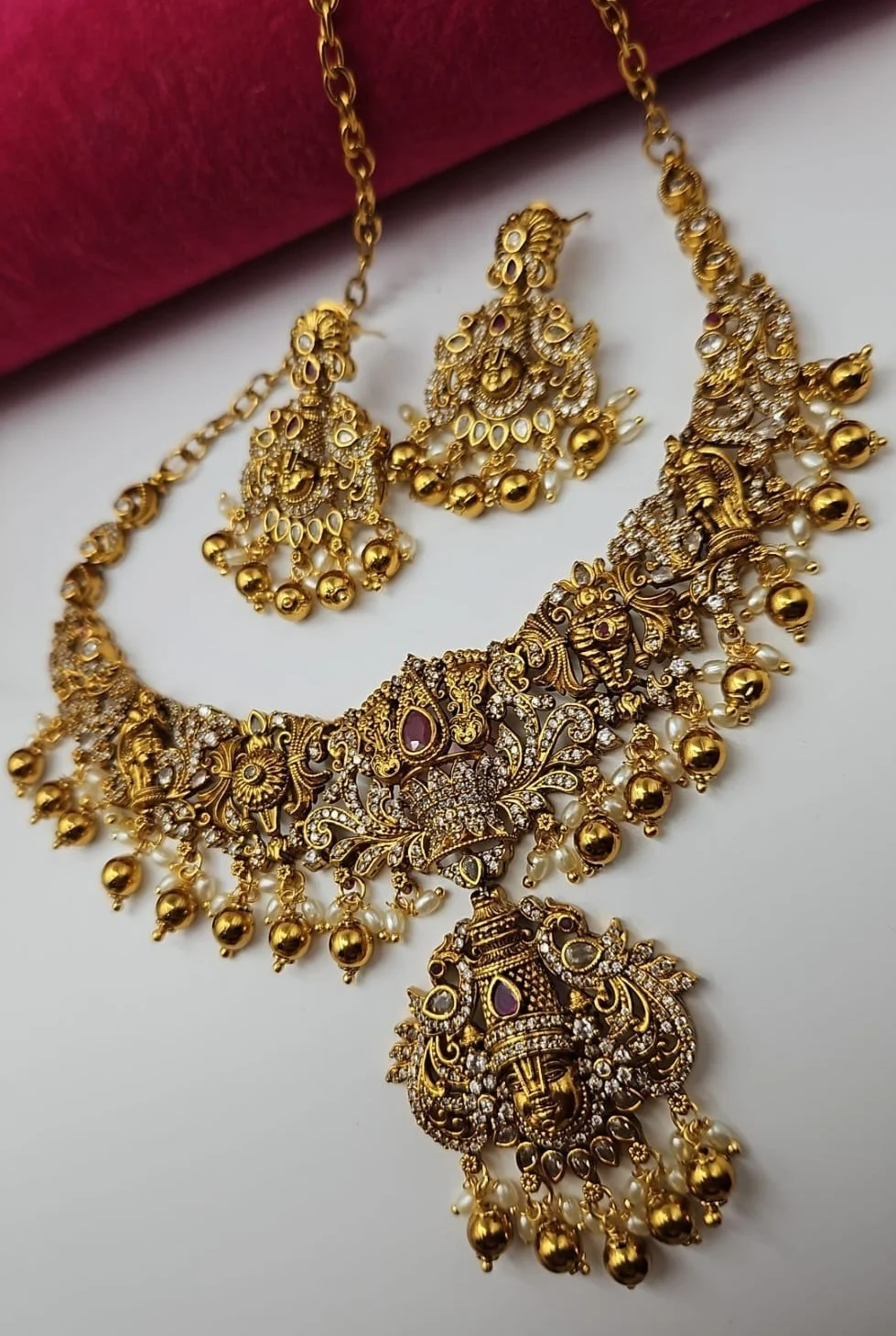 Simple Neck Set antique neck set