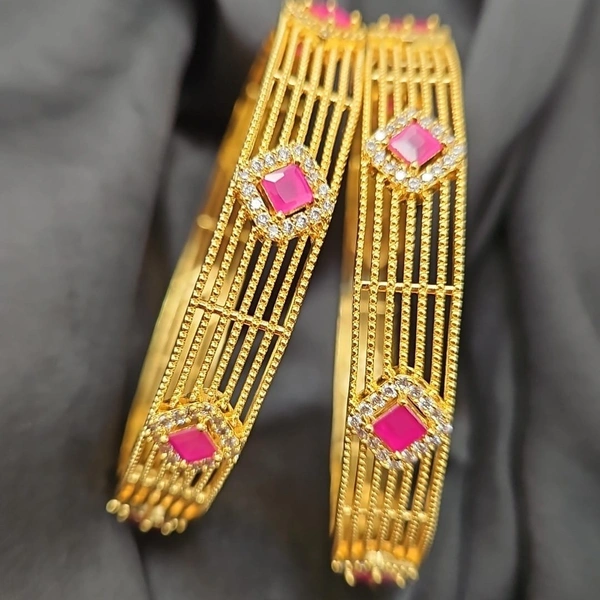 macro bangles 2.4
