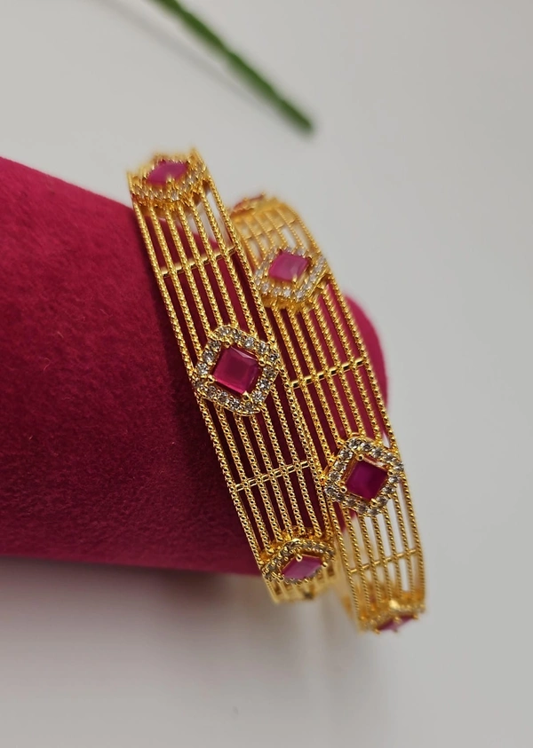 macro bangles 2.8